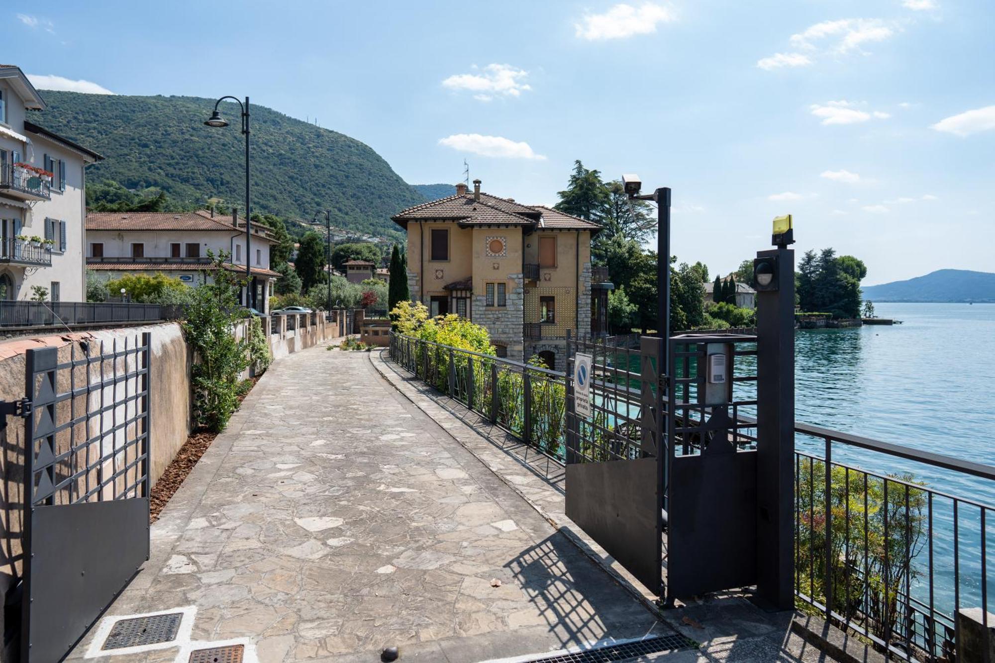 Villa Cecilia - Pieds Dans L'Eau سولتسانو المظهر الخارجي الصورة